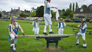 morris-dancers-in-the-cotswolds-uk