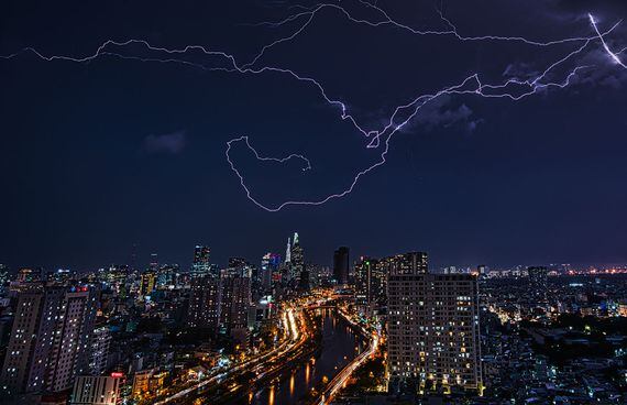 vietnam-lightning