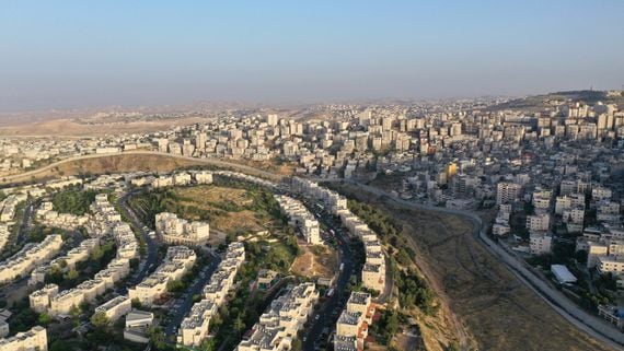 security-wall-divide-israel-and-palestine-aerial-view